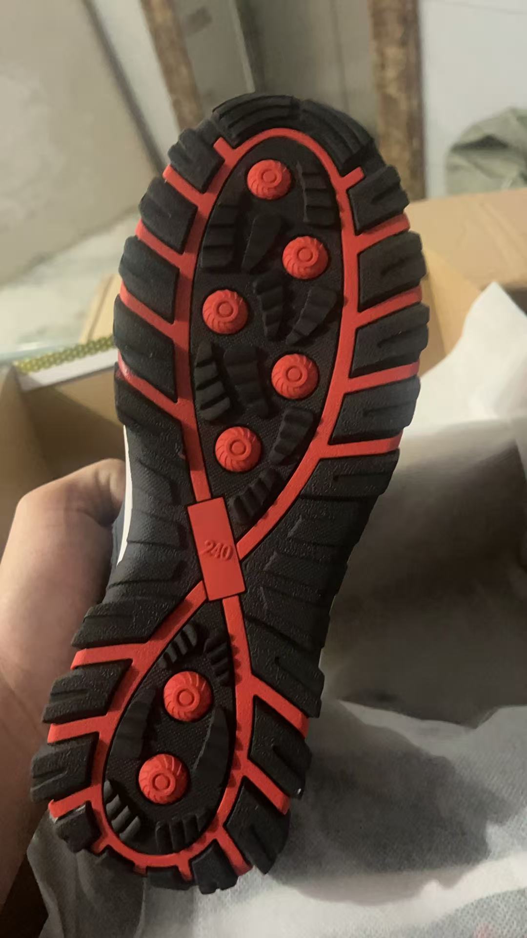 Blog công ty mới nhất về Hãy đến và chứng kiến sự ra đời của một đôi giày!